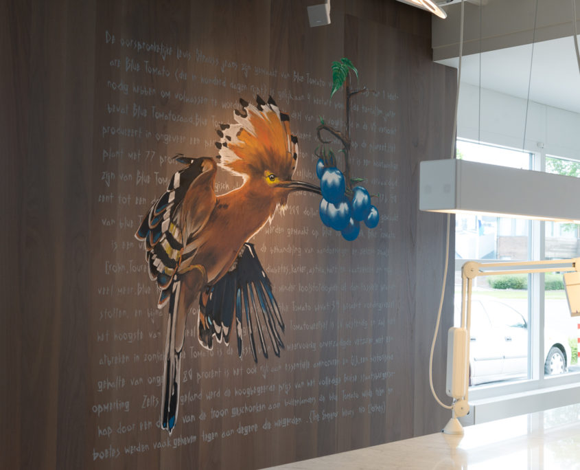 Hoopoe bird painted by Telmo & Miel at the Blue Tomato Coffeeshop Hoorn