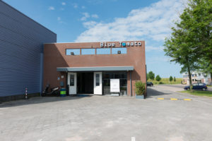 The Blue Tomato Hoorn viewed from the outside