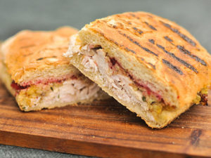 Afbeelding van één van de panini's beschikbaar bij de Blue Tomato Coffeeshop in Hoorn.
